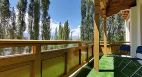 Rock Castle Residency - Image 5