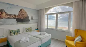 Golden Beach Guest House & Rooftop Bar - Image 2