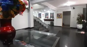Center Plaza Hotel - Image 5