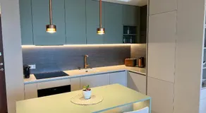 Cozy Designer Apartments, Self Check-In & FREE Parking - Image 3