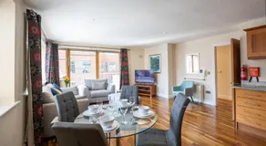 Georgian Square Apartments - Image 3