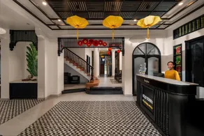 Old Town Hotel - 6 minute walk to the Japanese Bridge - Image 2