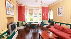 Russell Hotel - Image 2