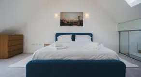 Comfortable 3 Bedroom Home w Garden and Parking - Image 2