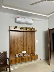 Private Room in Shared Flat with Attached Washroom - Image 5