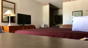 Kewanee Motor Lodge - Image 3