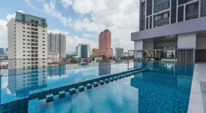 High floor Seaview 2BR Loft Maritime Suites Goerge Town Karpal Singh - Image 4
