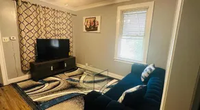 Cozy in Hyde Park Greater Grand Crossing - Image 5