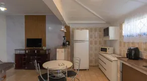 Casa com Piscina e Churrasqueira no Parque Fehr - Image 3