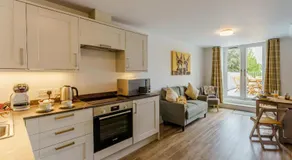 2 Bed in Brockenhurst 78729 - Image 3