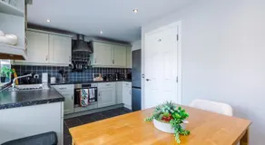 Charming Townhome Retreat, close to Manchester - Image 3