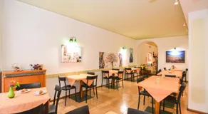 Hotel Modena old town - Image 2