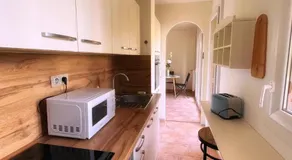 Appartement lumineux avec terrasse & parking à 5 min du centre, 10 min des plages - Image 3
