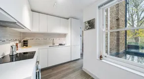 Charming 1-Bed Victorian Flat & Roof Terrace, Clapton - Image 5