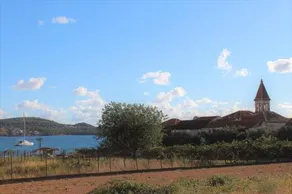 Sunny day , three bedroom apartment with pool - Image 1