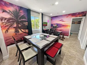 Vacay Spot Happy Escape 15 Min Beach Massage Shower Prime LOC! 6 blocks away from Bars, Nite Clubs, Res, Shops - Image 4