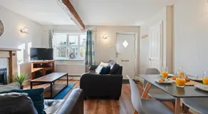 Cross Cottage by YourStays - 2 Bedroom Cottage in Macclesfield - Image 2