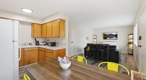 5 min-West University of Oregon-Downtown Eugene-King Suite - Image 3