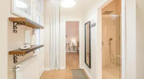 Downtown Heart Suite with 2 baths AC and Free Parking - Image 4