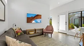 Modern 1-bedroom Apartment - 80 Walkscore! - Image 2