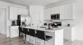Modern Luxury Retreat Westfield- Near Grand Park - Image 5