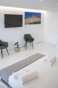 Merveilleuse maison avec jacuzzi | Vue sur l'eau | À côté de la plage - Image 2