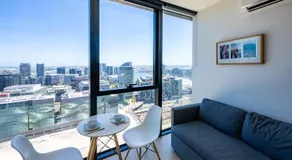 Puddings Home Panoramic Sea View Apartment Mel CBD - Image 5