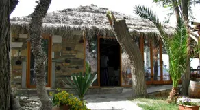 Lysistrata Bungalows - Image 4