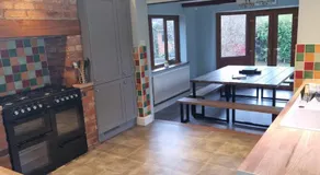 Hereford - Falcon House - Spacious 5 Bedroom House With Games Room - Sleeps 14 Guests - Great Property For Family & Friends Gathering Together - Hosted by RENTMYHOUSE - Image 3