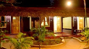 Naaval Beach Villa & Rooms - Image 5