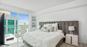 Amazing Penthouse In beautiful Brickell 42 floor!! Free Garage Parking - Image 2