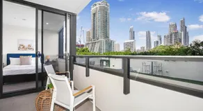 Sun Drenched Apartment in the Heart of Surfers - Image 5