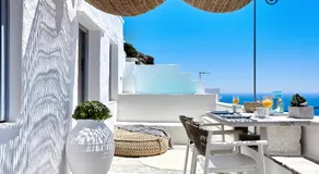 Living Theros Luxury Suites - Image 5
