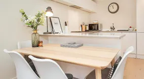 Compton Apartment with free parking - Image 3
