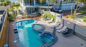 Absolute Beachfront 3BR Apartment Ocean Views Pool Spa & Tennis Court - Image 5