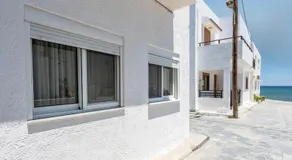 Turtle Cove Cottage, Beachfront - Image 3