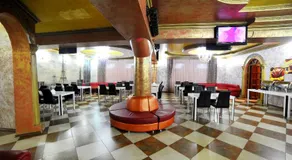 Rich Hotel - Image 4