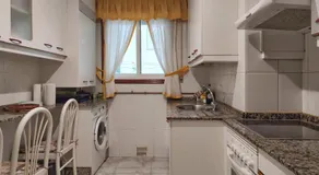 Apartamento en edificio nuevo, con piscina, vistas a la ría y al puerto, ESTANCIA MÍNIMA 14 noches, perfil familiar, no se admiten grupos de jovenes - Image 3