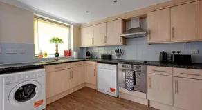Harland Haven Spacious 4br House In Ipswich - Image 4
