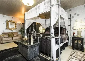 Matthews Manor Bed & Breakfast - Image 2
