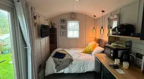 Beautiful shepherd’s hut - Image 2
