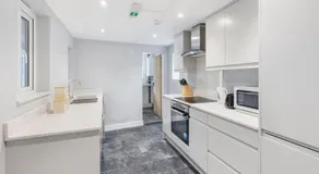 Modern Family Home Waltham Abbey Free Parking - Image 4