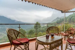 Kasauli Edge Apt with Balcony. - Image 5