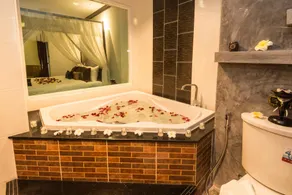Tanawan Phuket Hotel - Image 4