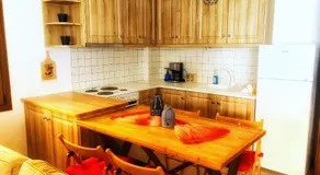 Romantic maisonette in the heart of Pythagoreio LH door - Image 3