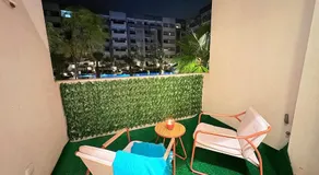 5 min CMN Pool Balcony - Image 5
