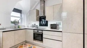 Luxury 2-Bedroom Apartment, Leatherhead, Sleeps 4 - Image 5