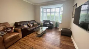 Cosy Modern Grimsby Home - Image 4