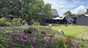 Luxury 1-Bedroom Retreat on 10 Acres, near beaches - Image 4