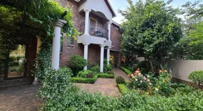 Feathers Guest House - Image 2